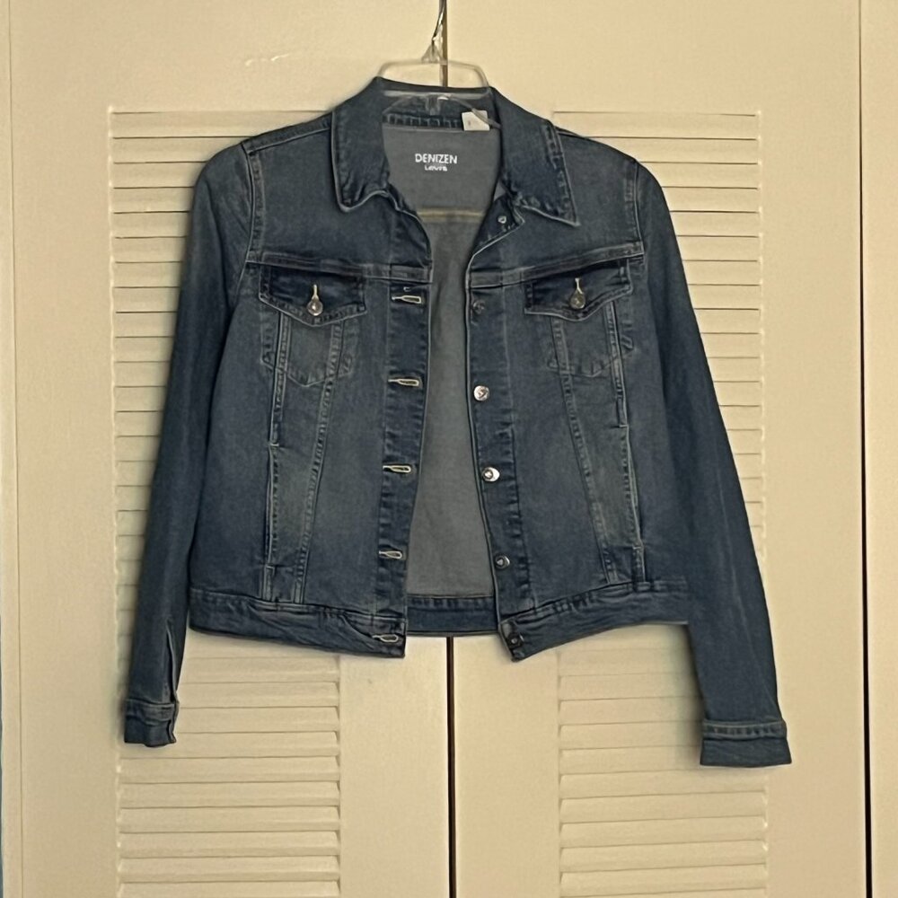 ‘Denizen’ Levis Distressed Short Blue Denim Jacket - Picture 7 of 8